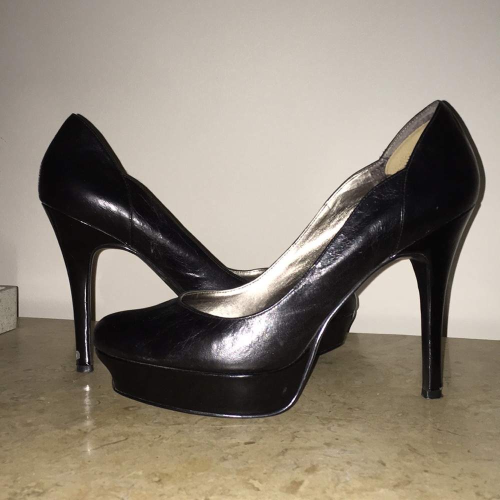 🚨FINAL PRICE🚨 GUESS Pumps